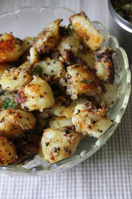 POTATOES WITH BLACK PEPPER: काली मिर्च संग आलु